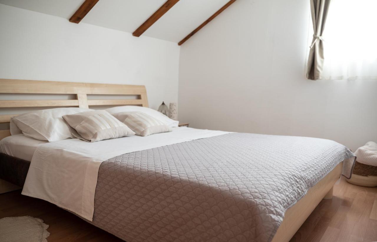 Apartman Milutin Vrsi Dış mekan fotoğraf